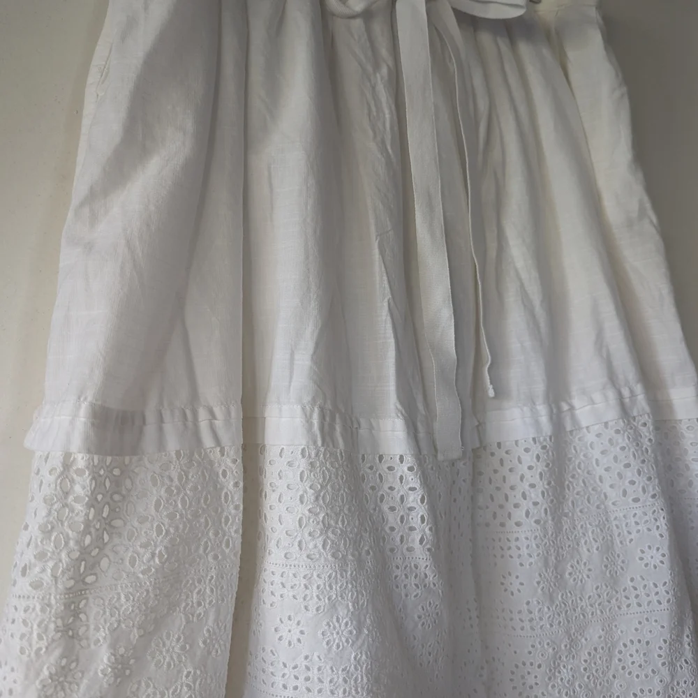 GAP White Embroidered Eyelet Skirt - Picture 2 of 8